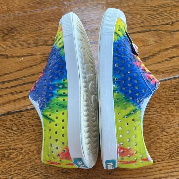 Native Jefferson Tie Dye print slip on rubber shoes. Women’s Size 6. - Picture 6 of 12
